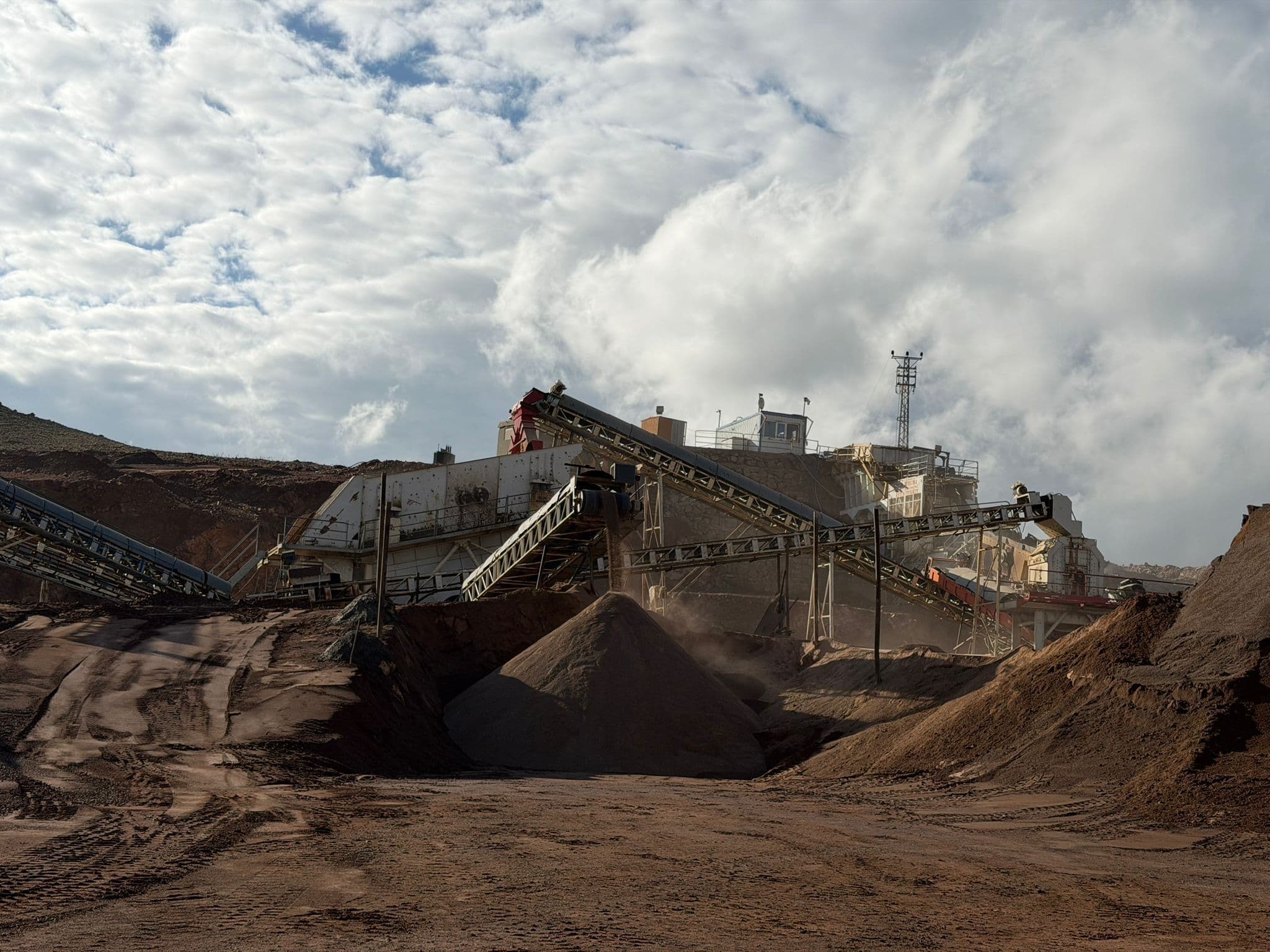 ZAD aggregate and crushing facility